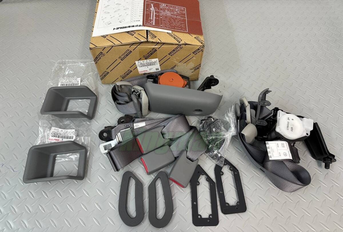 ●新品 未使用●トヨタ 純正17年式 200系 ハイエース リアシートベルトキット 標準 ワイド S-GL フルセット拍卖