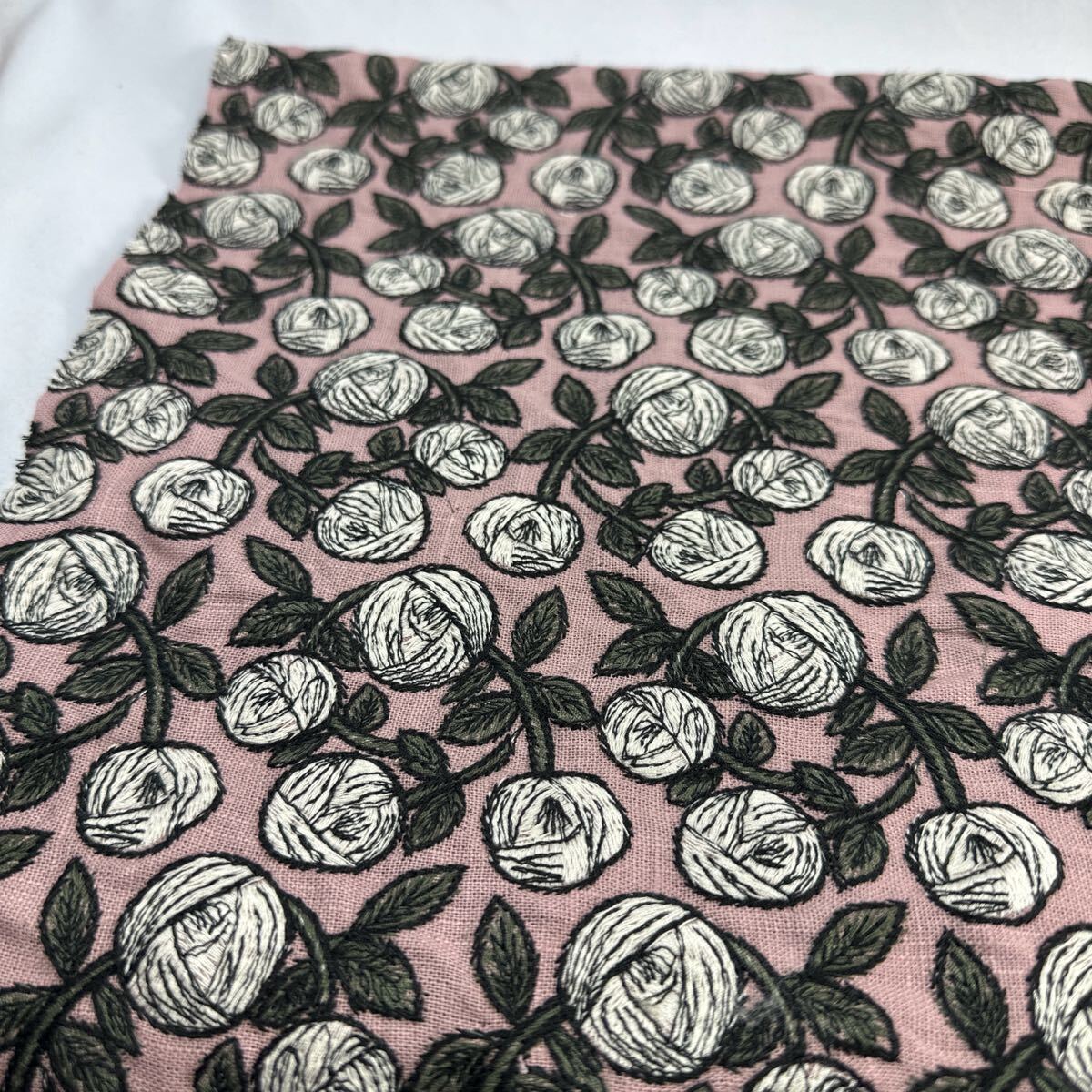 刺繍シーチング.リネン幅135cm×50cm.ピンク地.薔薇.拍卖