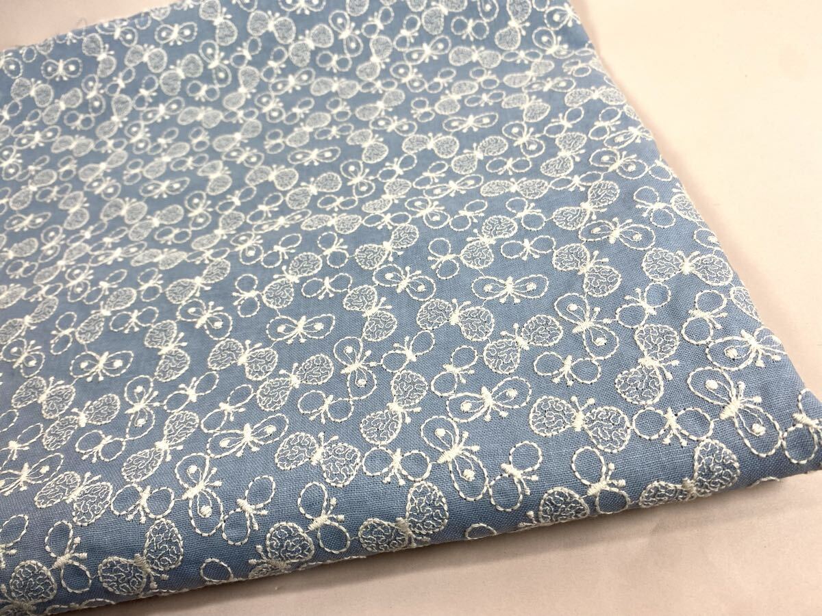 刺繍生地.シーチング.リネン.刺繍幅125cm×50cm.水色地.蝶々拍卖