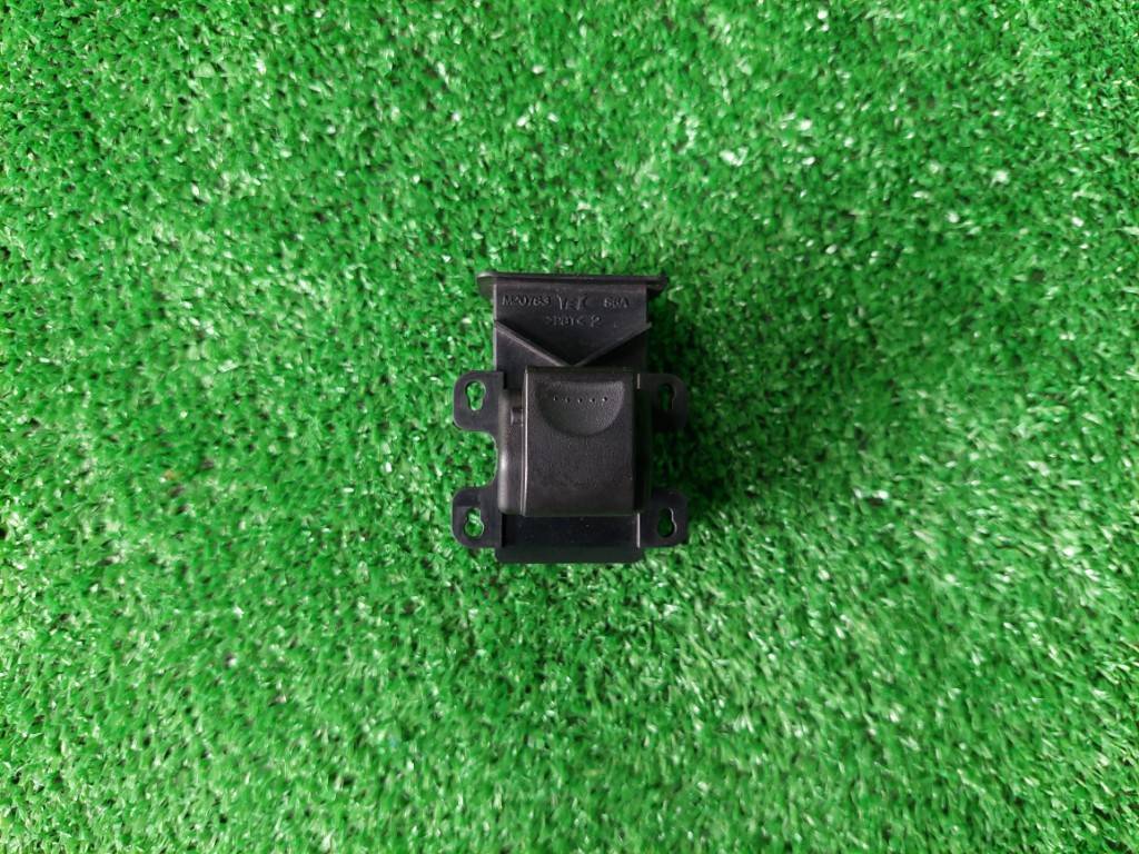 ホンダゼストスポーツ③ DBA-JE1 パワーウインドウスイッチ助手席(動作確認済)初年度登録:平成18年拍卖