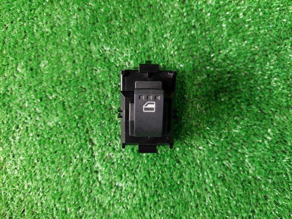 ダイハツムーヴ⑤ DBA-L175S パワーウインドウスイッチ助手席(動作確認済)初年度登録:平成19年拍卖