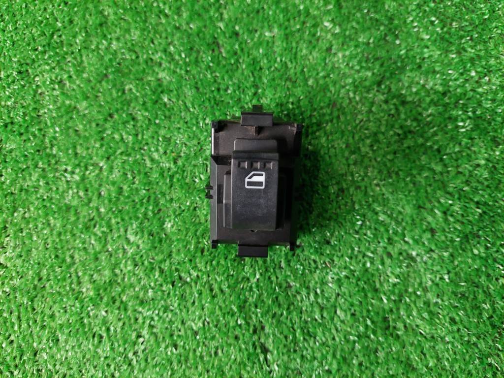 ダイハツタントカスタム① CBA-L385S パワーウインドウスイッチ助手席(動作確認済)初年度登録:平成20年拍卖