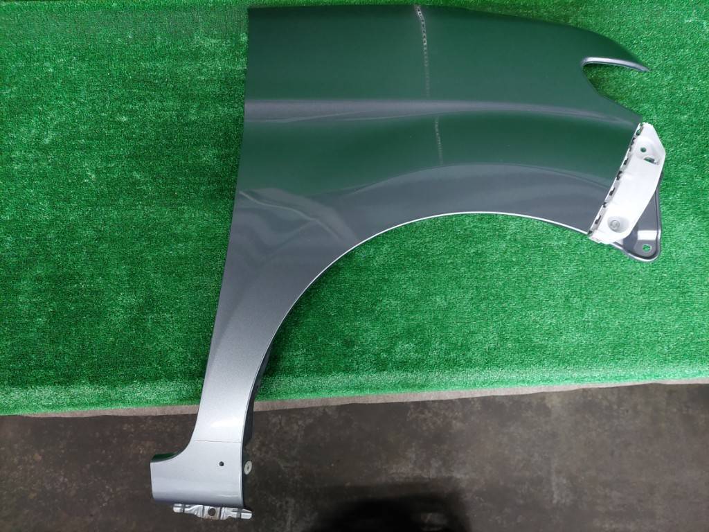 ダイハツタントカスタム① CBA-L385S フロントフェンダー右 カラーNO:S35 シルバー 初年度登録:平成20年拍卖