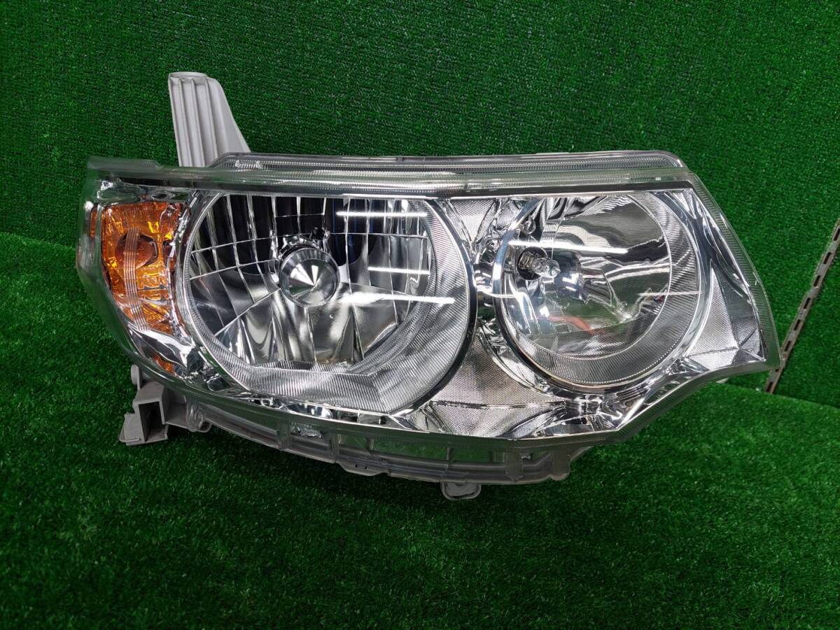 ダイハツタントカスタム① CBA-L385S ヘッドライト右キセノンライト KoiTo 100-51944 初年度登録:平成20年拍卖