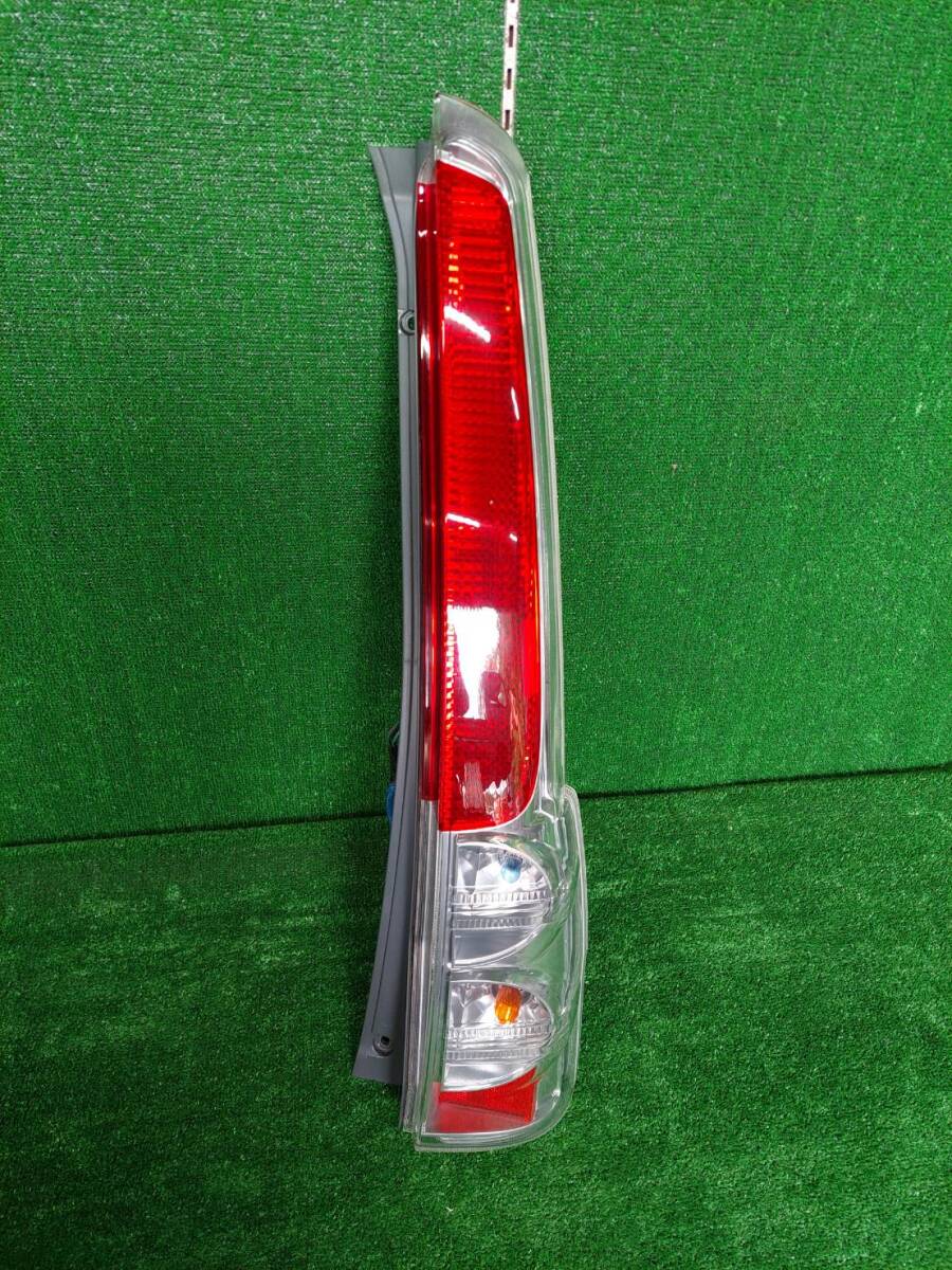 スバルステラカスタムRS ABA-RN1、RN2 テールライト右 KoiTo 220-20991 初年度登録:平成22年拍卖