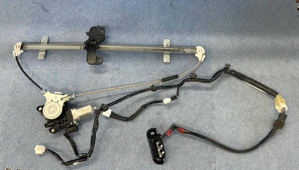 ダイハツ ハイゼットカーゴDX EBD-S321V 左スライドドア レギュレータ― モーター 862100-4750 ハーネス拍卖