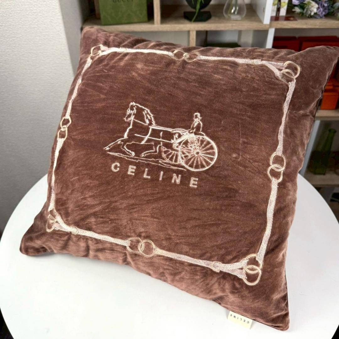 美品 CELINE クッション サルキー ベロア 刺繍拍卖