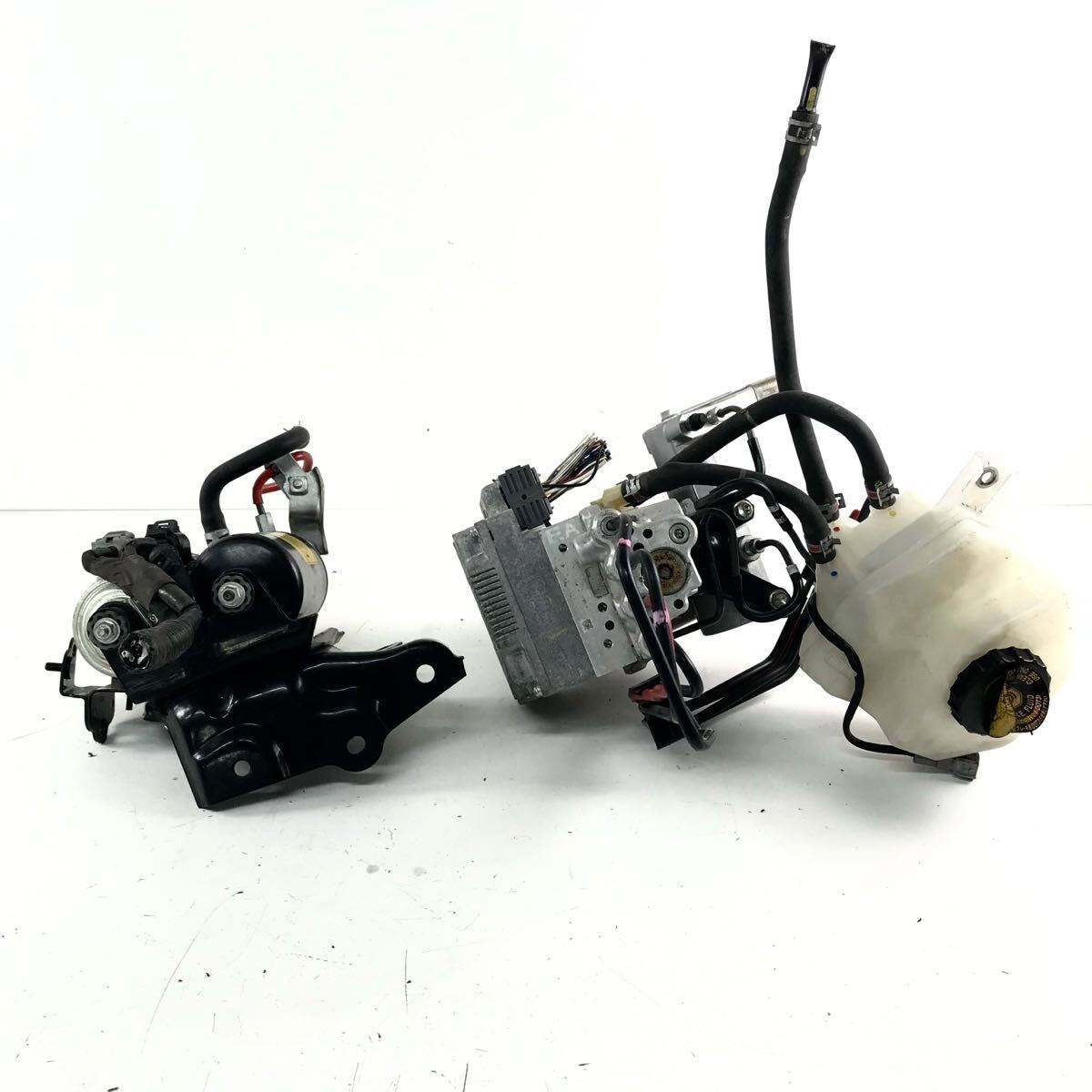 トヨタ プリウス ZVW30 純正 ABSアクチュエーター ブレーキブースターポンプ付 47270-47030 47210-47130 打刻:EA拍卖