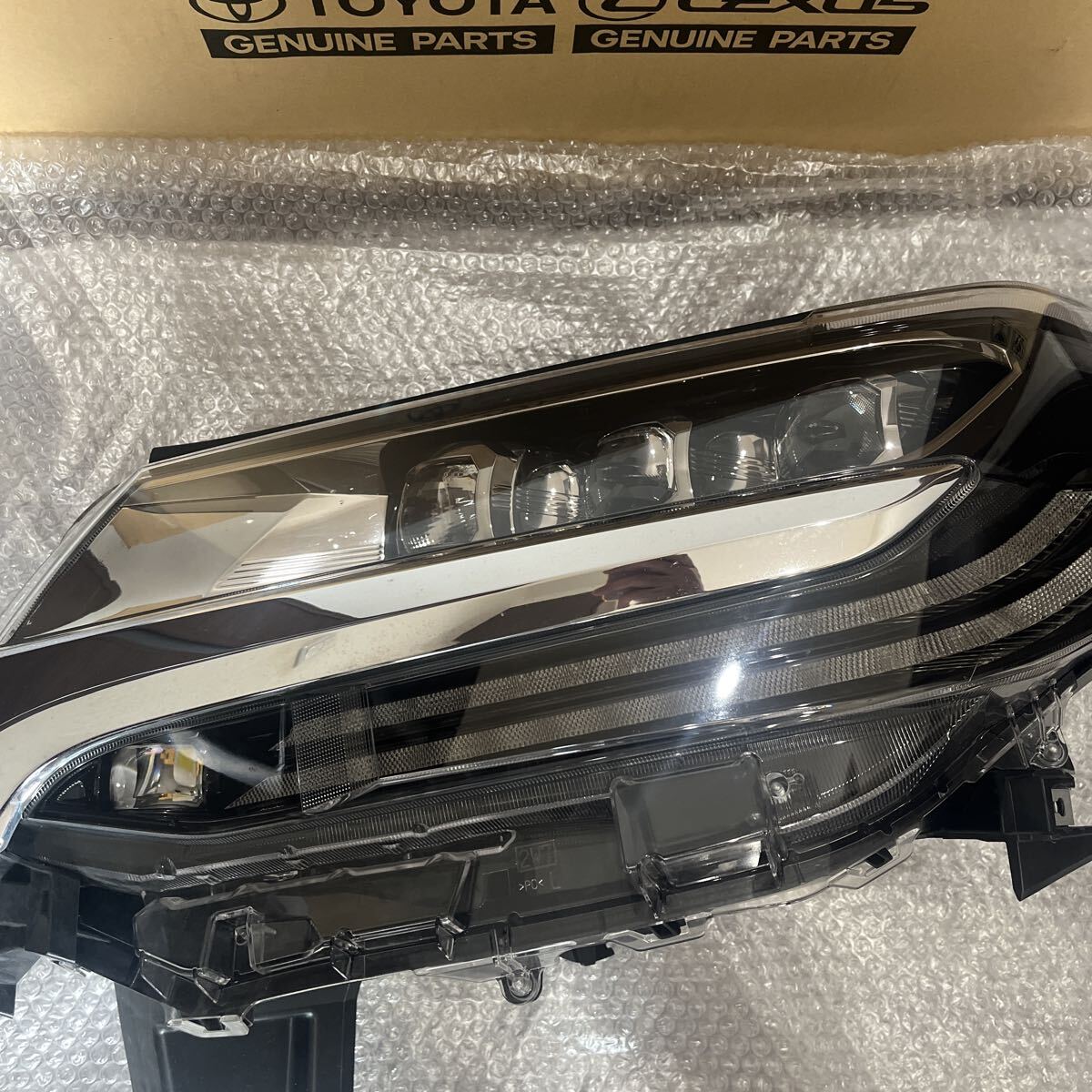 トヨタ純正品 アルファード 30系 後期 3眼 LED ヘッドライト 刻印【ハ】 左 81150-58520/81185-58520/81185-V2230拍卖