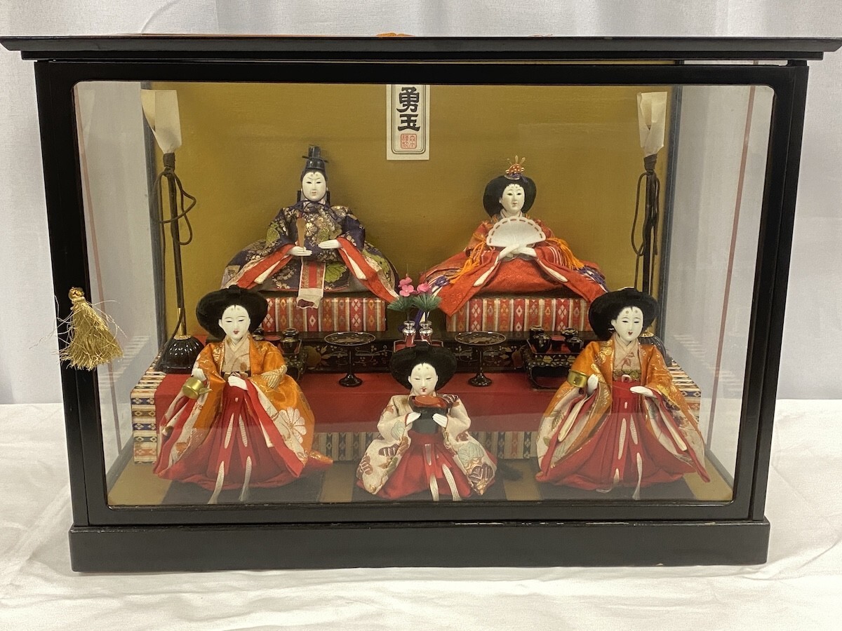【ZK062】勇玉 雛人形 収納三段 五人飾り ガラスケース 幅約53cm 高さ約37.5cm ひな人形 節句 飾り物 インテリア オブジェ拍卖