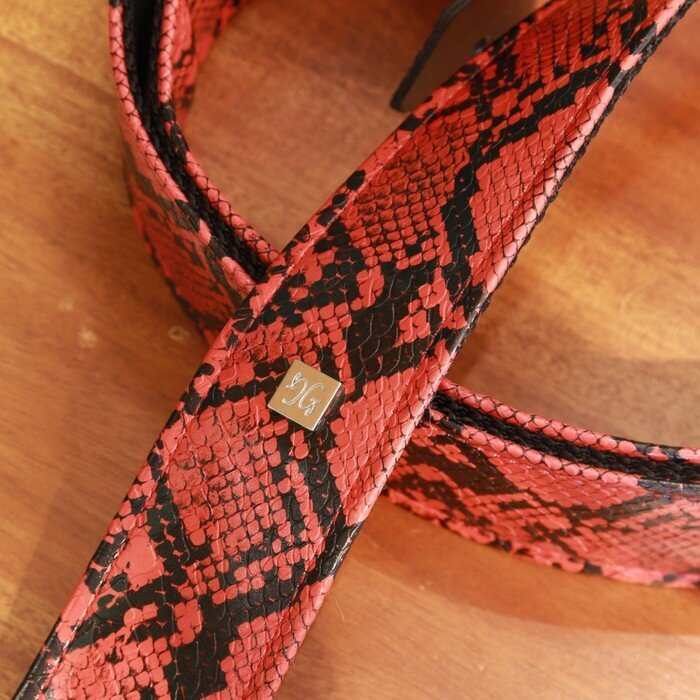送料無料 新品 Get'm Get'm ゲットム ゲットム Electric Snake 2 Guitar Strap, Red Snake ギターストラップ スネイク柄 蛇柄 ヘビ柄 赤拍卖