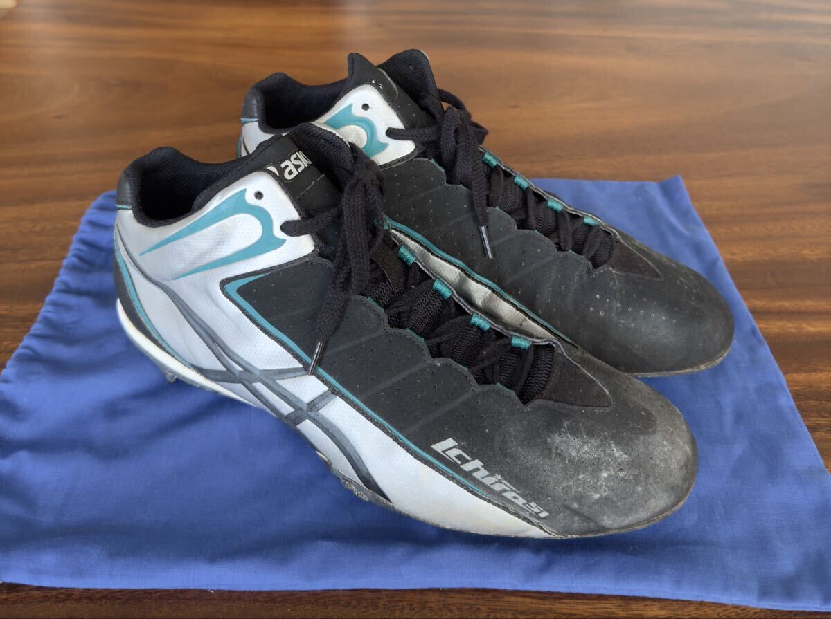 イチロー選手 2011年 公式戦実使用済直筆サイン入りスパイク 直筆サイン入り証明書拍卖