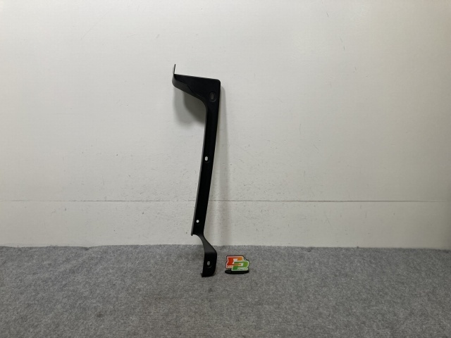 新車取り外し!ギガ 大型 2代目 2015- 10t 純正 右 フロント バンパー エンドカバー 素地 いすゞ(138882)拍卖