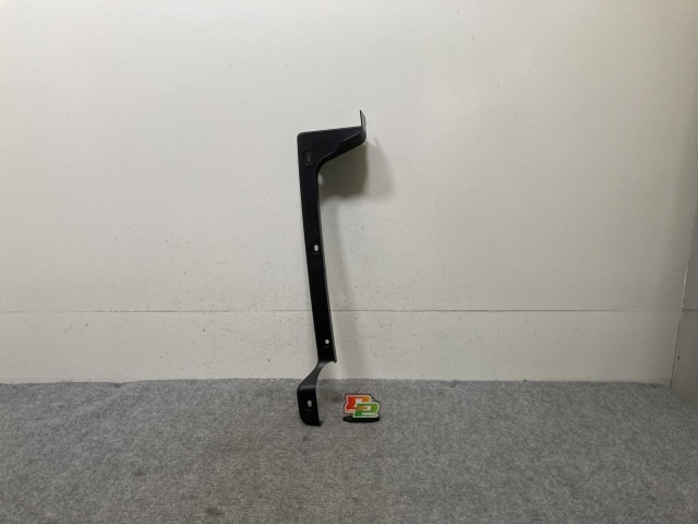 新車取り外し!ギガ 大型 2代目 2015- 10t 純正 左 フロント バンパー エンドカバー 素地 いすゞ(138877)拍卖