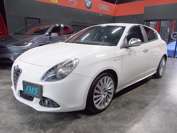 ジュリエッタ スポルティーバ 2014年モデル正規ディーラー車 キセノンヘ拍卖