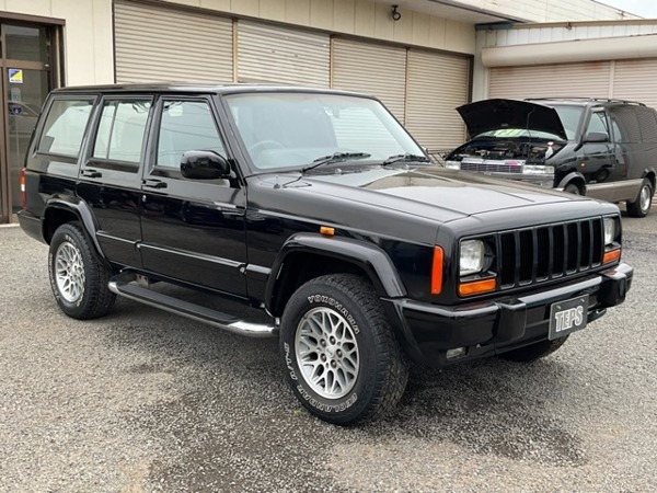 チェロキー スポーツ 4WD 1&3ナンバー全塗装済天張り張替済み拍卖