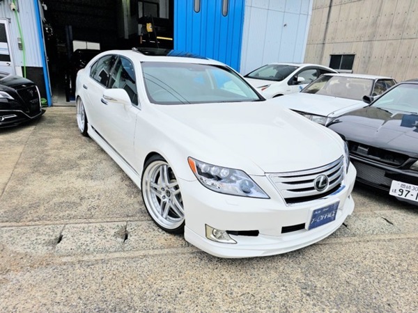 LSハイブリッド 600h Iパッケージ 4WD 深リム21インチ仕様エアサス拍卖