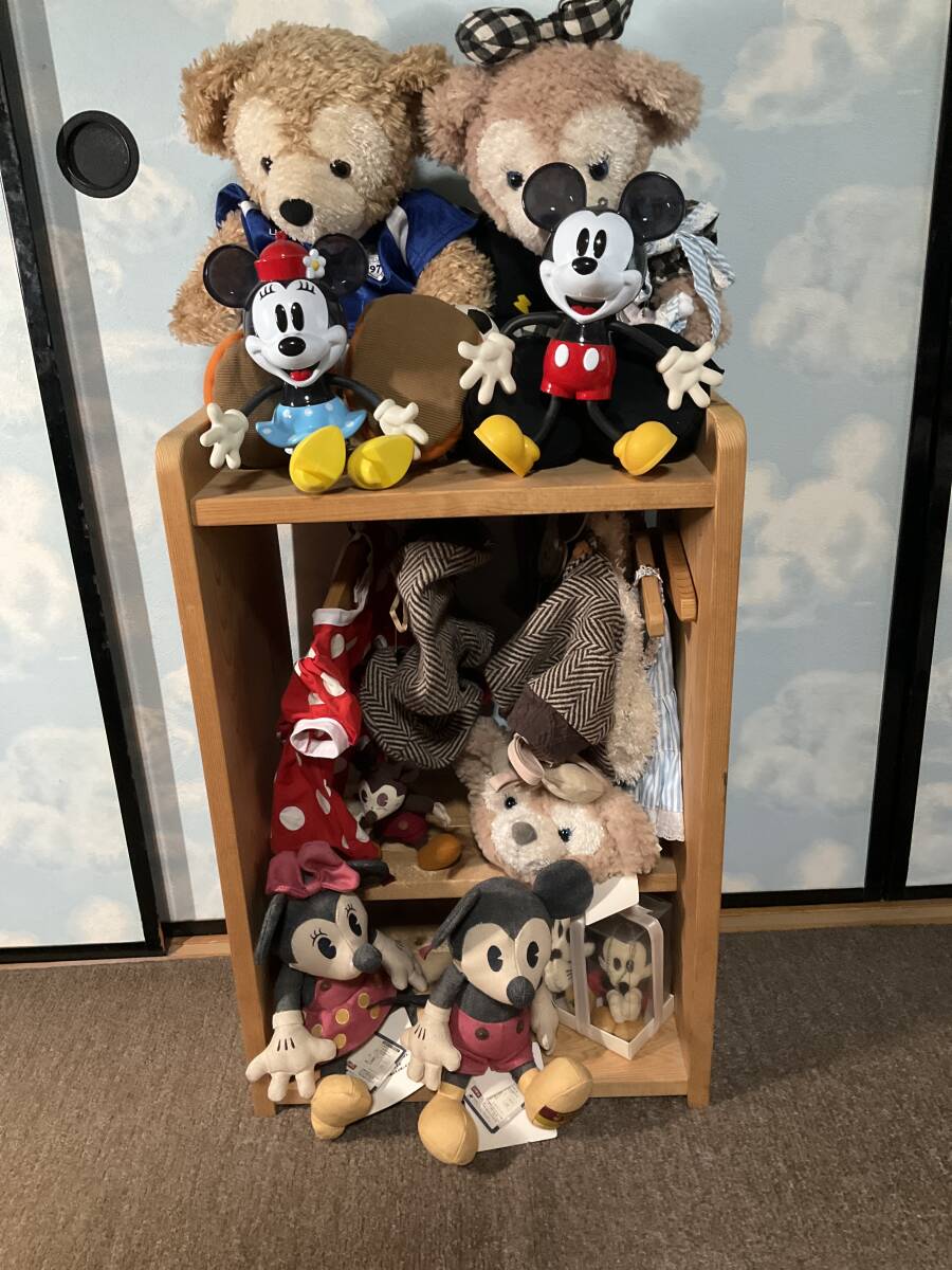 シャリーメイとダッフィーのお洋服ダンス付き拍卖