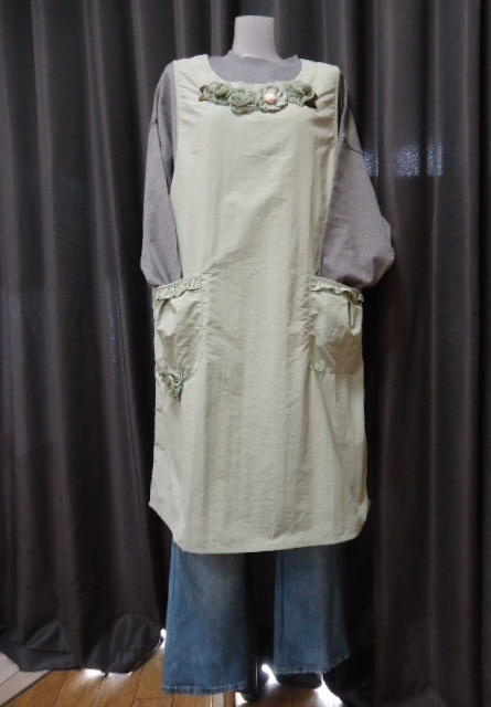 かわいいエプロン かぶり 無地グリーン色 ★bonte★ ナイロン100% M~L寸 着丈95cm Kー5769拍卖