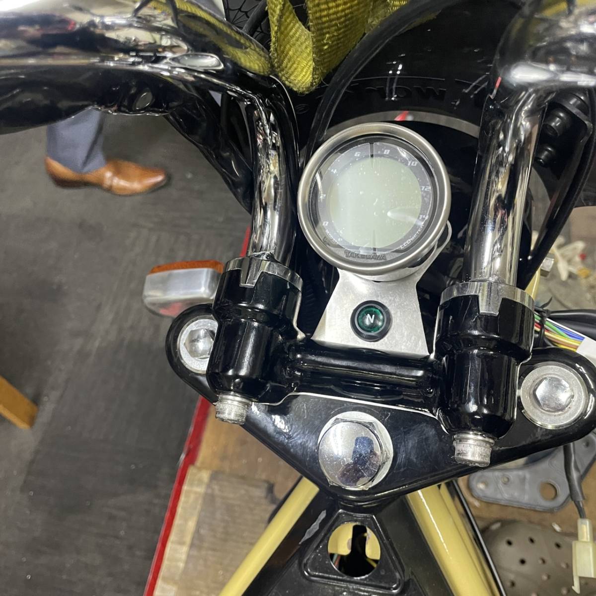 モンキー メーターステー 穴ピッチ45mm 汎用メーター用 武川メーター可能 ランプ穴有り くるくるハンドル用 ステンレス製拍卖