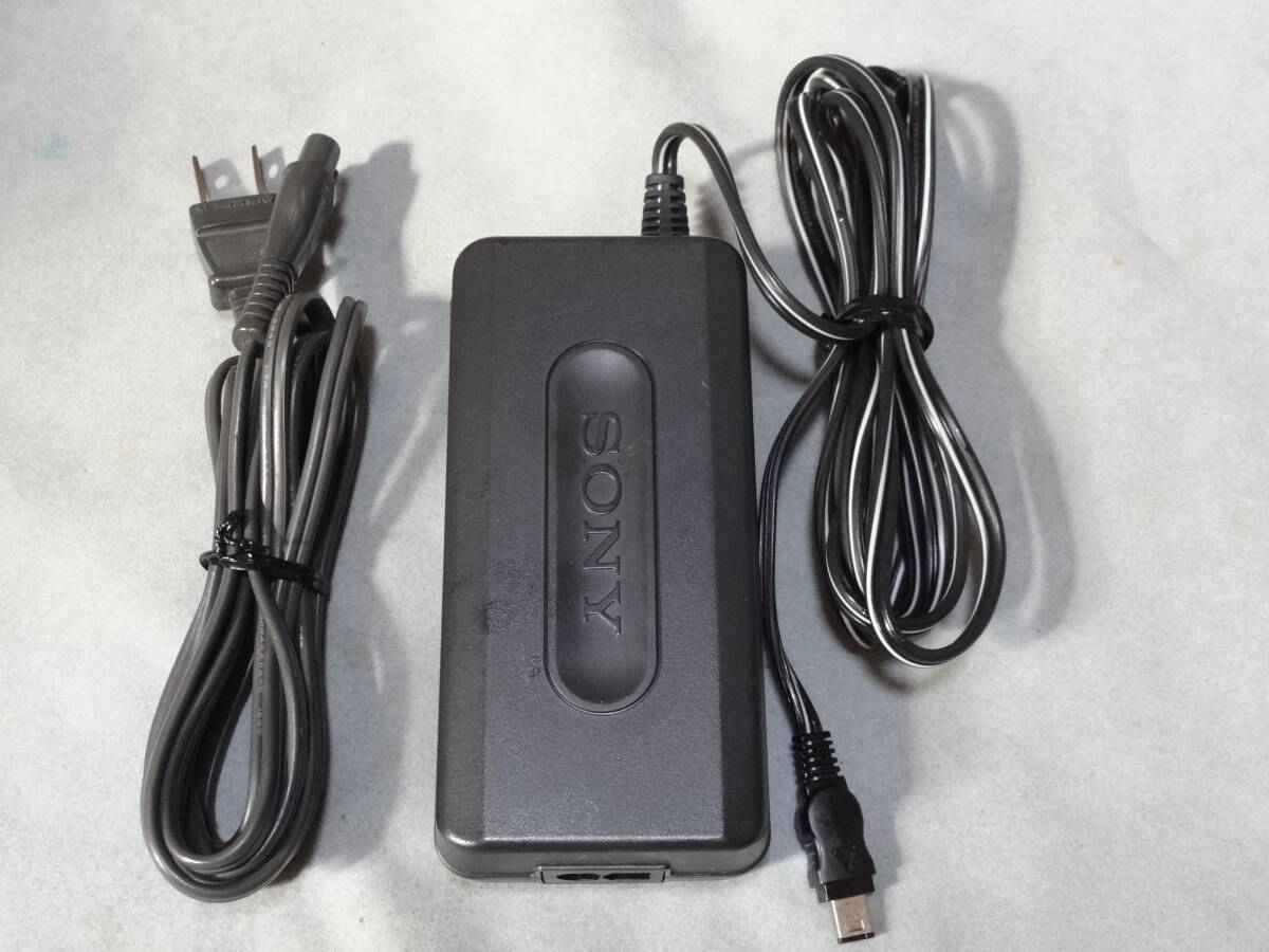 SONY★ビデオカメラ用ACアダプタ【AC-L10A】本体+ACコード◇8.4V/1.5A●DC出力確認●中古◇レターパックプラス発送●送料600円拍卖