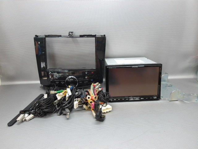 中古 アルパイン VIE-X008 メモリーナビ/DVD/Bluetooth/フルセグ 8インチ オーディオパネル付き / 日産 セレナ HFC26専用 (棚5642-D314)拍卖