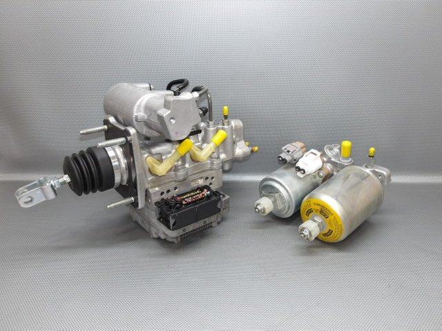 中古 トヨタ アクア NHP10 ABSアクチュエーター ブースター ポンプセット 47210-52030 47070-52010 TC 未テスト ジャンク品 (棚5030-D204)拍卖