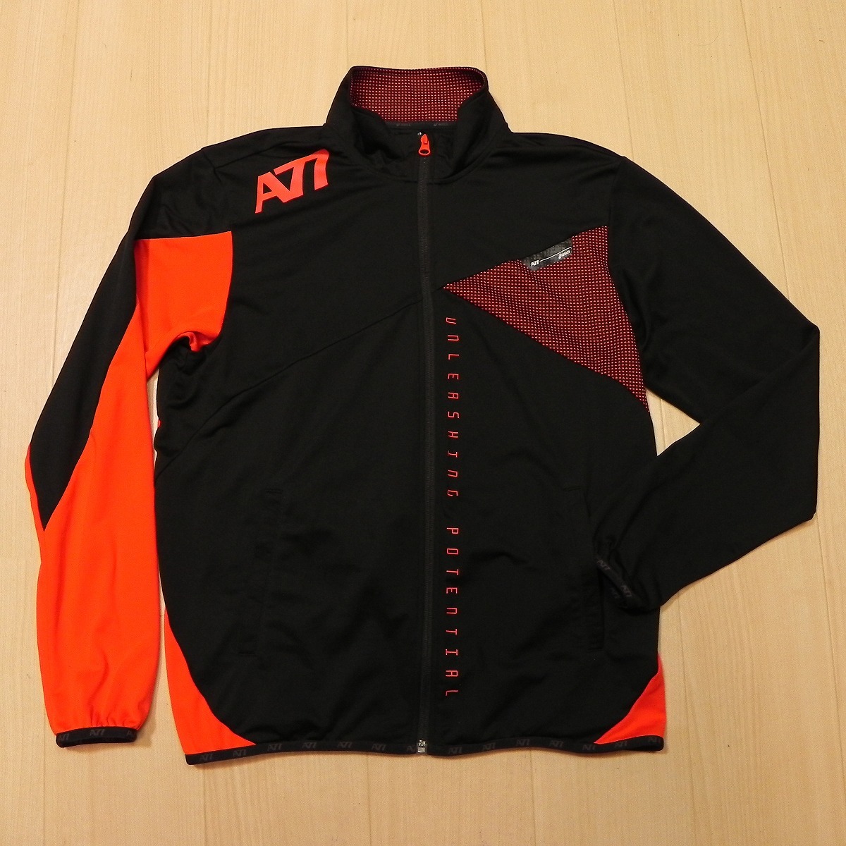 ★ asics アシックス A77 ウォームアップ トラックトップ ジップアップ ジャージ ジャケット M スポーツ トレーニング 黒 赤 古着 即決 ★b拍卖