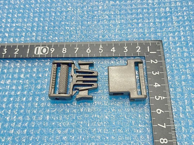 YKK LB25S プラスチック バックル ダークブラウン(焦げ茶色) 25mm巾用100個 ベルトの長さ調節などに ②拍卖