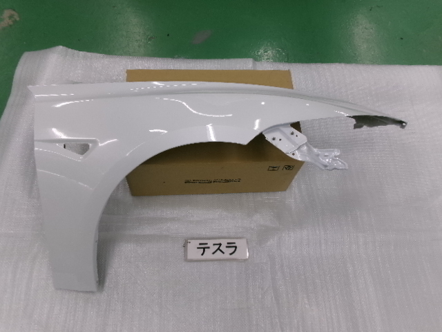 テスラ モデル3 3L24PT 右フロントフェンダー 即決 7240拍卖