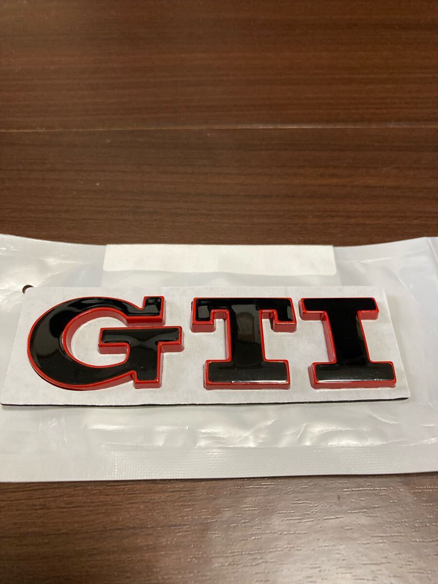 【送料無料】VW フォルクスワーゲン Volkswagen GTIエンブレム ステッカー ブラック×レッド拍卖