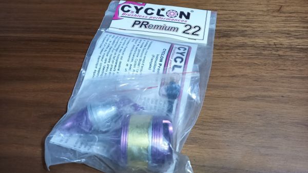 飛行機パーツ 京商 70021-22 サイクロン プレミアム 22 BLS モーター ブラスレスモーター拍卖