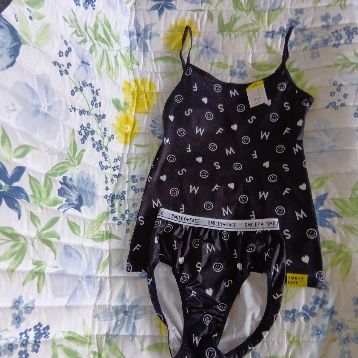 女児 ガールズインナー スマイリーフェイス カップ付きキャミソール&ショーツ 150サイズ拍卖