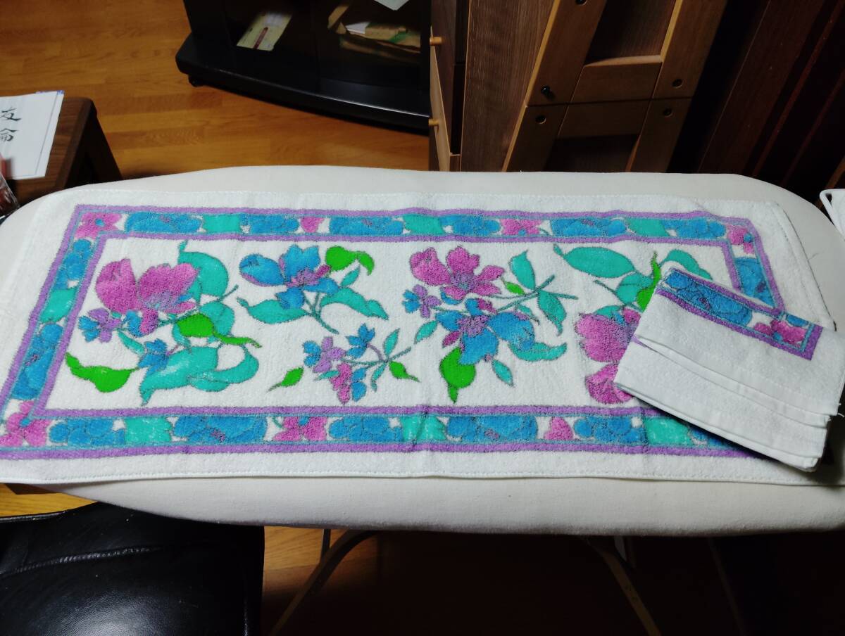 フェイスタオル デザイン花柄 ブルー&パープル系 美品・未使用品拍卖