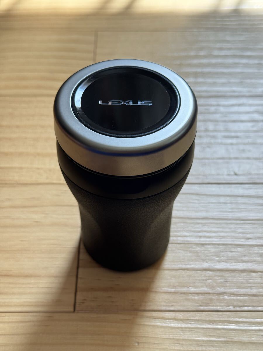 送料無料 レクサス 正規 純正 新品未使用 LED点灯 灰皿 プレミアム LEXUS ロゴ入り メッキリング 本革仕上げ 最高級灰皿拍卖