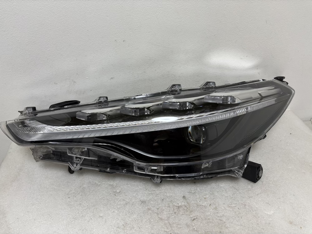 ☆欠損無☆ カローラクロス ZVG11 ZVG15 ZSG10 LED 16-177 ヘッドライト 左 ☆5925拍卖