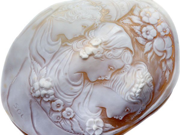 【ジュエリー極】ソルビノ作 超大判サイズ!若々しい3人の女性像 シェルカメオルース 101.3mm×77.7mm a2585r【送料無料】拍卖
