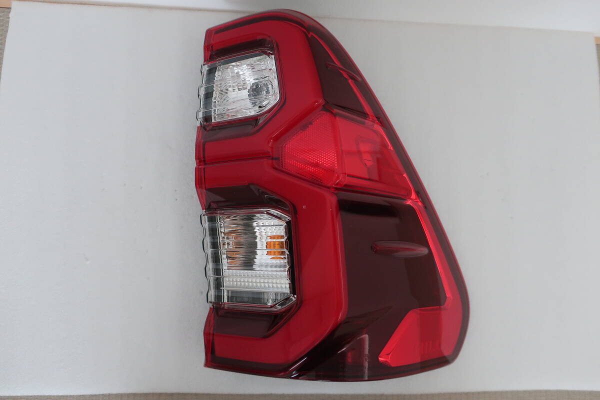 トヨタ ハイラックス GUN125 後期 純正 右 LED テール ランプ ライト Koito 0K-186拍卖