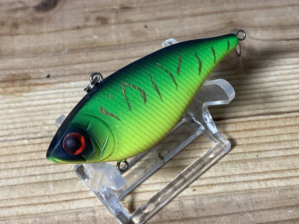 メーカー不明バイブレーション 70mm14g 箱110拍卖