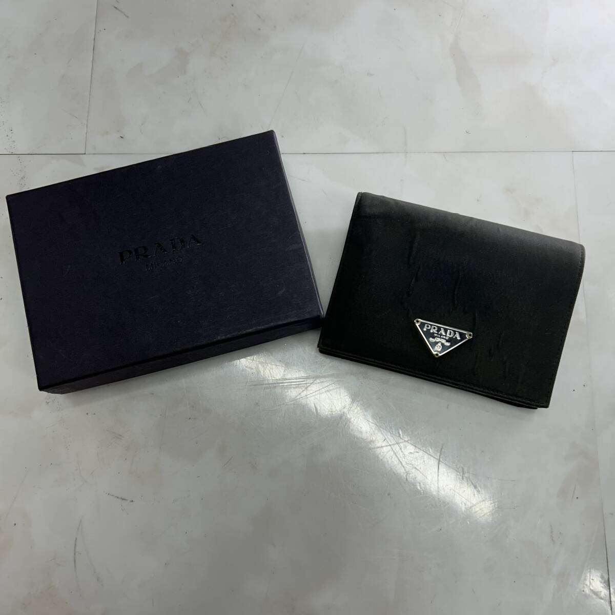 &M& PRADA プラダ 財布 トライアングルロゴ ナイロン カーキ グリーン 二つ折り ファッション 小物 &H-250914拍卖