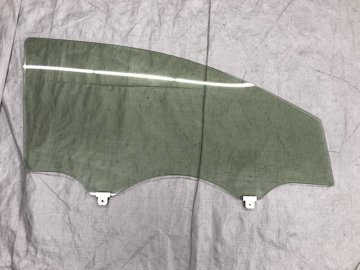 ☆□2506-OKA12 スタート即決! 良品!LA300S LA310S ミライース 純正 右 フロント ドアガラス サイドガラス 類別16986-0006 拍卖