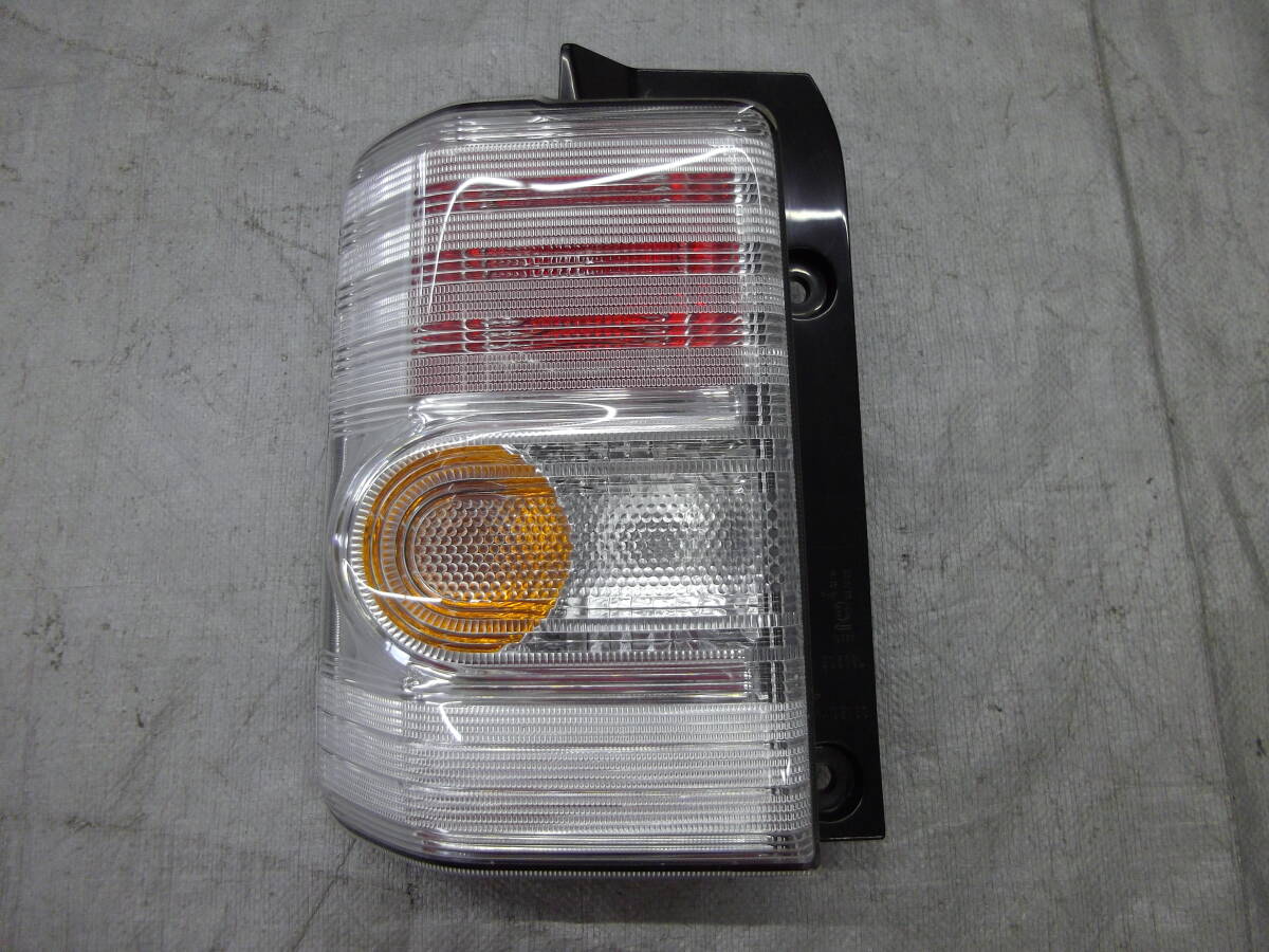 ★●2509-KT7L スタート即決! L575S L585S ムーヴコンテカスタム 純正 左 テールランプ ハーネス付 20509 程度良好!拍卖