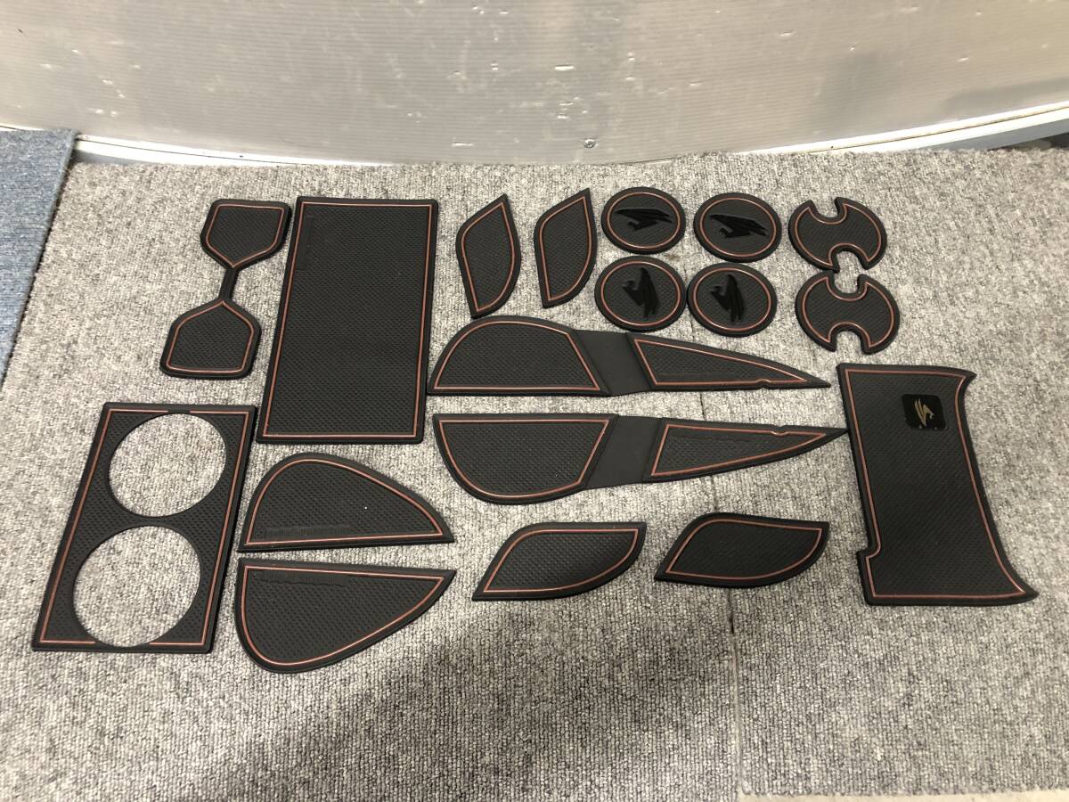 ★□2509-31 スタート即決!80系 ハリアー インテリアラバーマット トレイマット 滑り止めシート ブラック×ブラウンライン拍卖