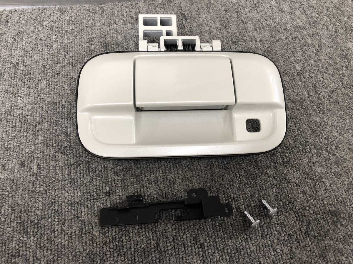 ★□2506-Z27 新車外し スズキ純正 バックドアアウターハンドル 82851A50M2 ピユアホワイトパール ZVR ラパン ハスラー ワゴンR等拍卖