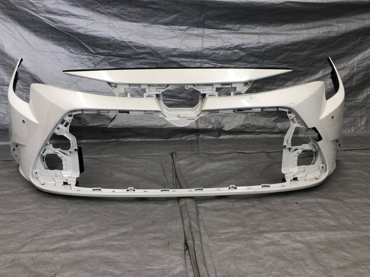 ★□2509-OZ78LL トヨタ カローラ セダン ツーリング NRE210 ZRE212 ZWE211 ZWE214 フロントバンパー 52119-12G70 ホワイトパール拍卖