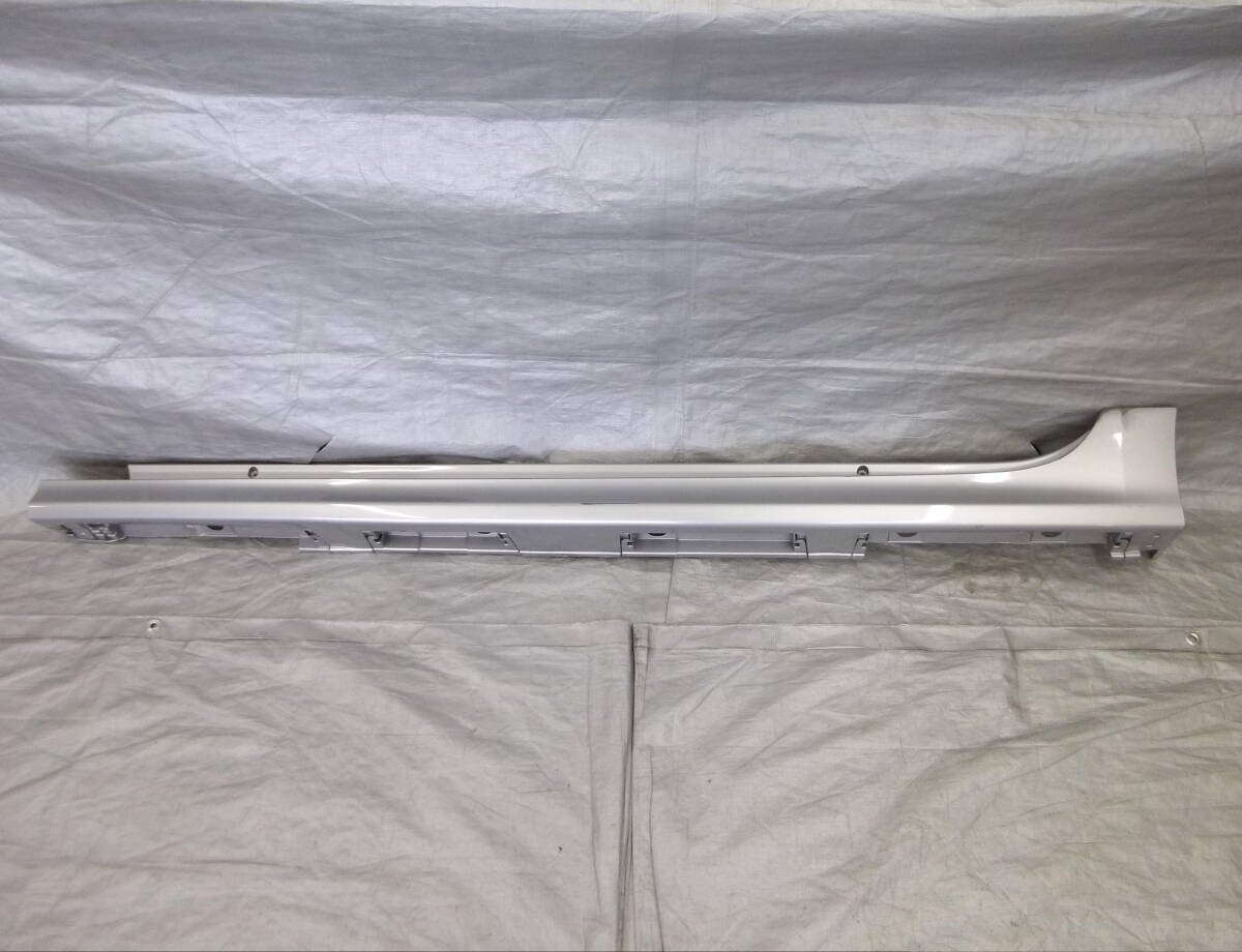 ★●2509-SJ18LL 割凹切無! MXPA10 MXPH10 KSP210 yaris ヤリス 純正 左 サイドステップ サイドスカート 1L0 シルバー 75860-K0050拍卖