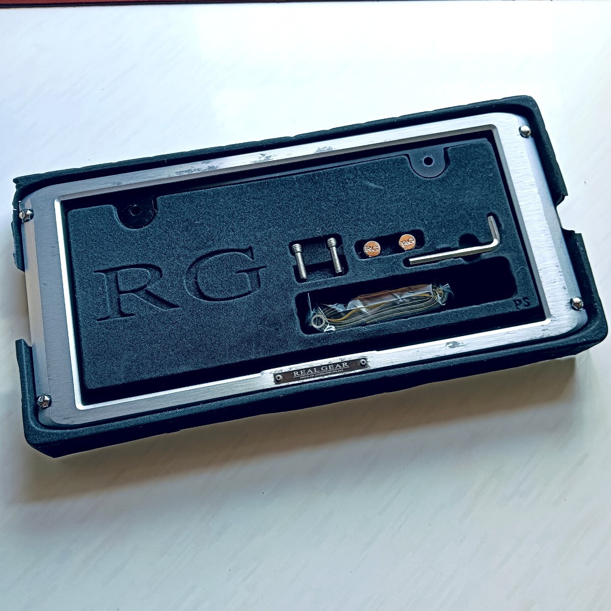 希少 REAL GEAR アルミダイキャスト製 ライセンス ナンバーフレーム YAC メタル製 重厚感 軽量 高級 フロント カスタム 生産終了拍卖