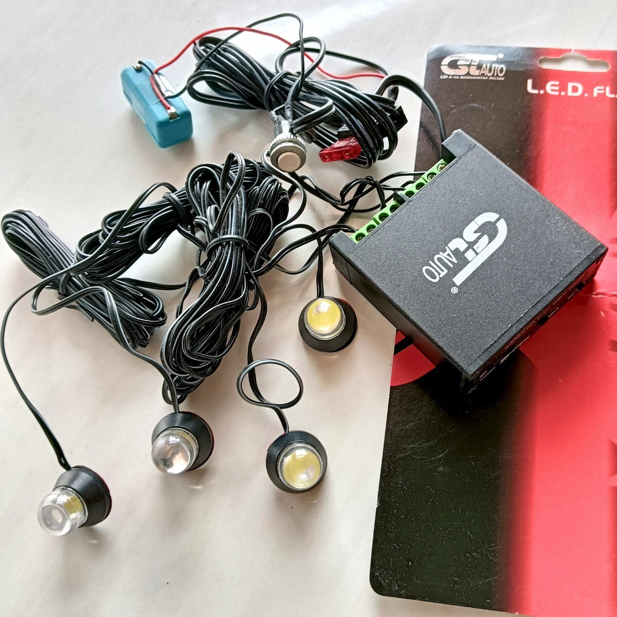 LEDライト 4連 点滅 車載 DC12V インテリア 車内 車外 照明 フラッシュ ストロボ ライト デイライト カスタム DIY サイン お礼 緊急時 救助拍卖