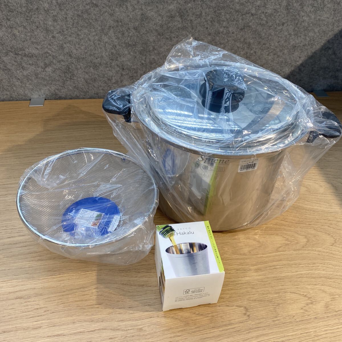 【送料無料/訳あり/未使用】スピーネ 両手鍋 特深型 25cm + ミズリードⅡ18-8ボール型ザル + Hakalu 軽量コップ300ml【ラスト3点セット】拍卖