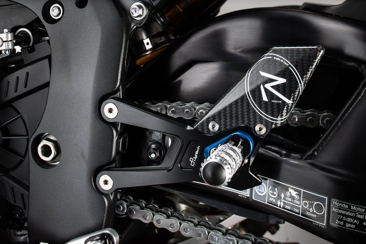 【国内在庫】LighTech ライテック アジャスタブルステップキット専用 カーボンヒールガード R Version (シフト側) ★拍卖